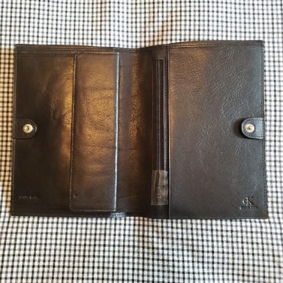 Calvin Klein Leather Unisex Wallet - Picture 2 of 3